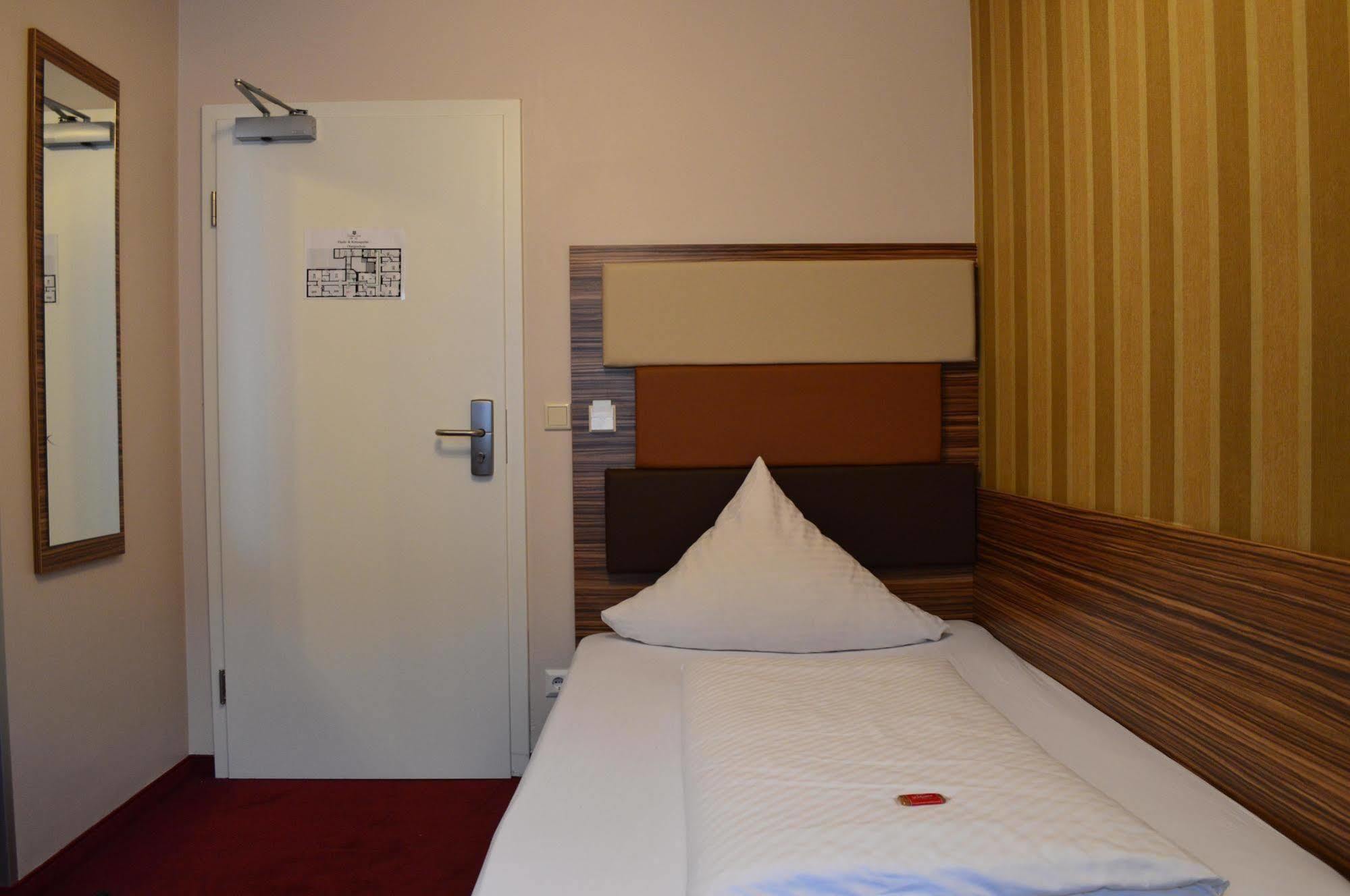 Erde Hotel Ерланген Екстер'єр фото