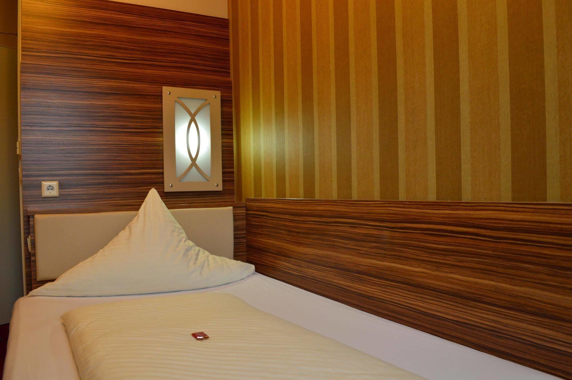 Erde Hotel Ерланген Екстер'єр фото